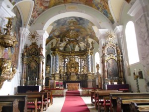 Suemeg Franziskanerkirche innen Copyright Conti-Reisen