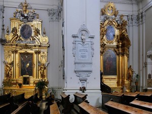 Chopins Herz in der Heilig-Kreuz-Kirche in Warschau (C) W.Z. Panow