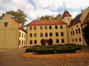Krokowa Schloss im Herbst (C) Conti-Reisen