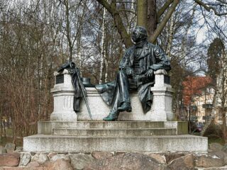 Fontane Denkmal Neuruppin CCBYSA falk2@commons.wikimedia.org